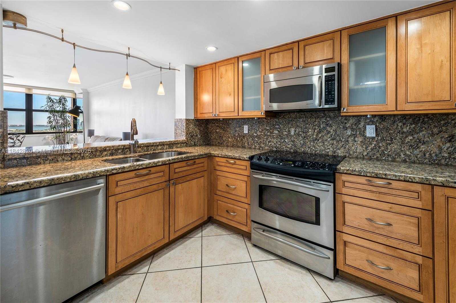 Small Image of 2555 COLLINS AVE #2306, Miami Beach Number 16