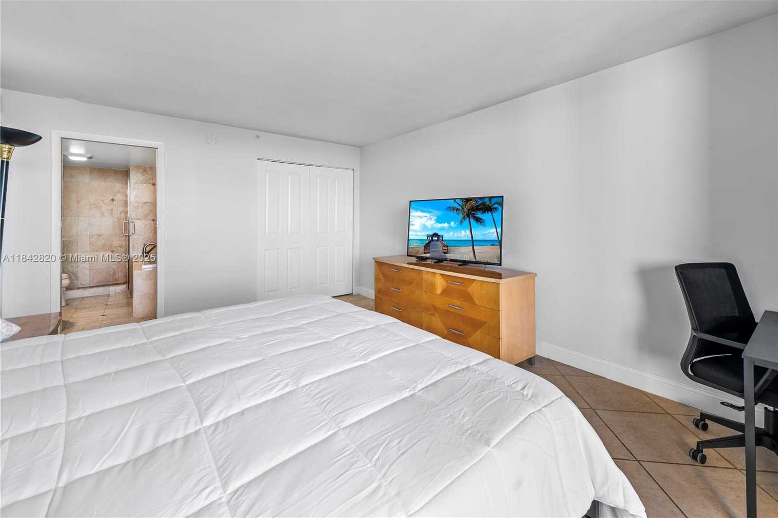 Small Image of 2555 COLLINS AVE #2306, Miami Beach Number 21