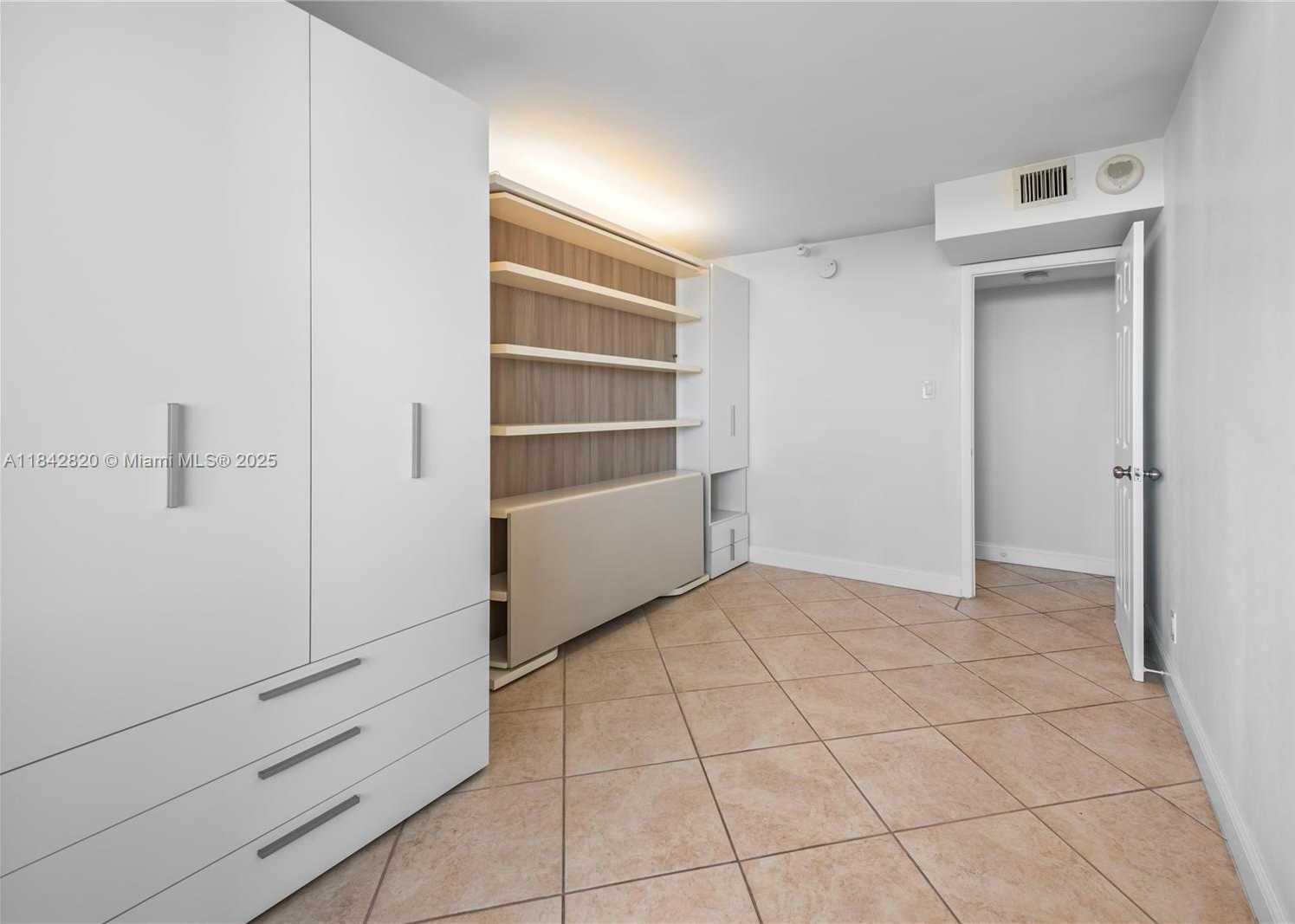 Small Image of 2555 COLLINS AVE #2306, Miami Beach Number 30