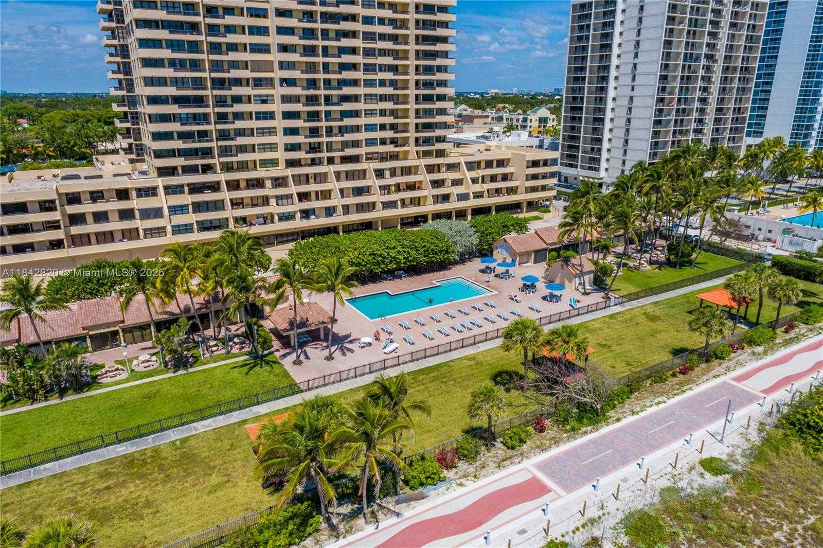 Small Image of 2555 COLLINS AVE #2306, Miami Beach Number 35