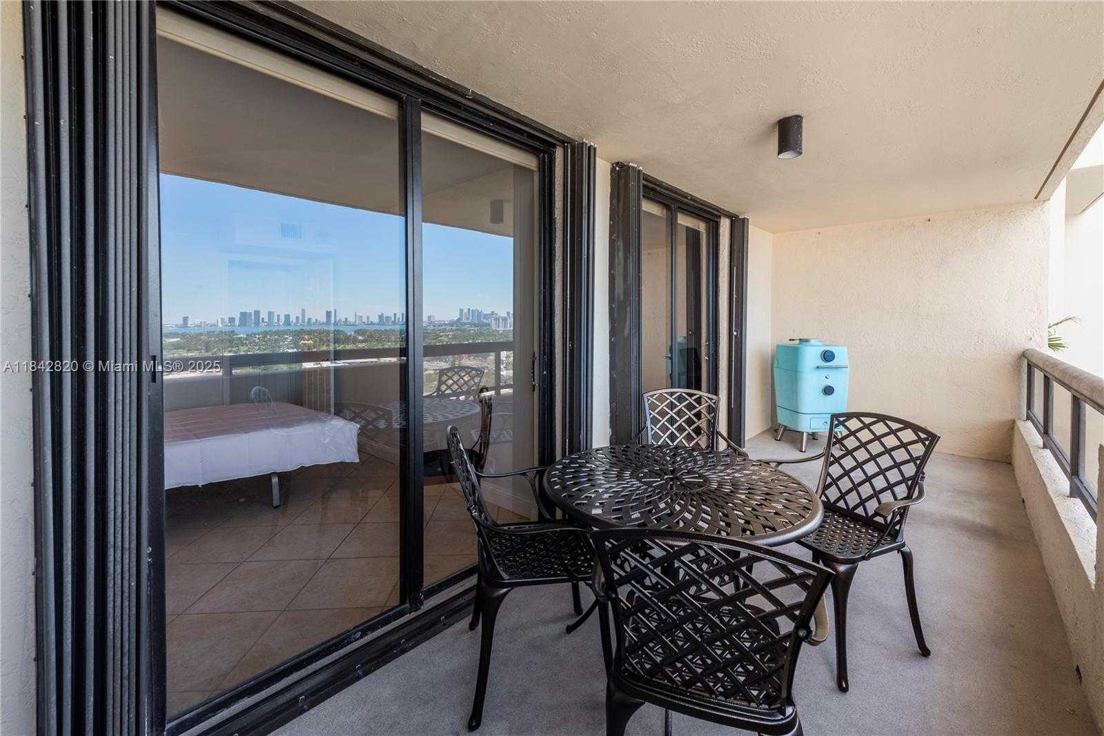 Small Image of 2555 COLLINS AVE #2306, Miami Beach Number 5
