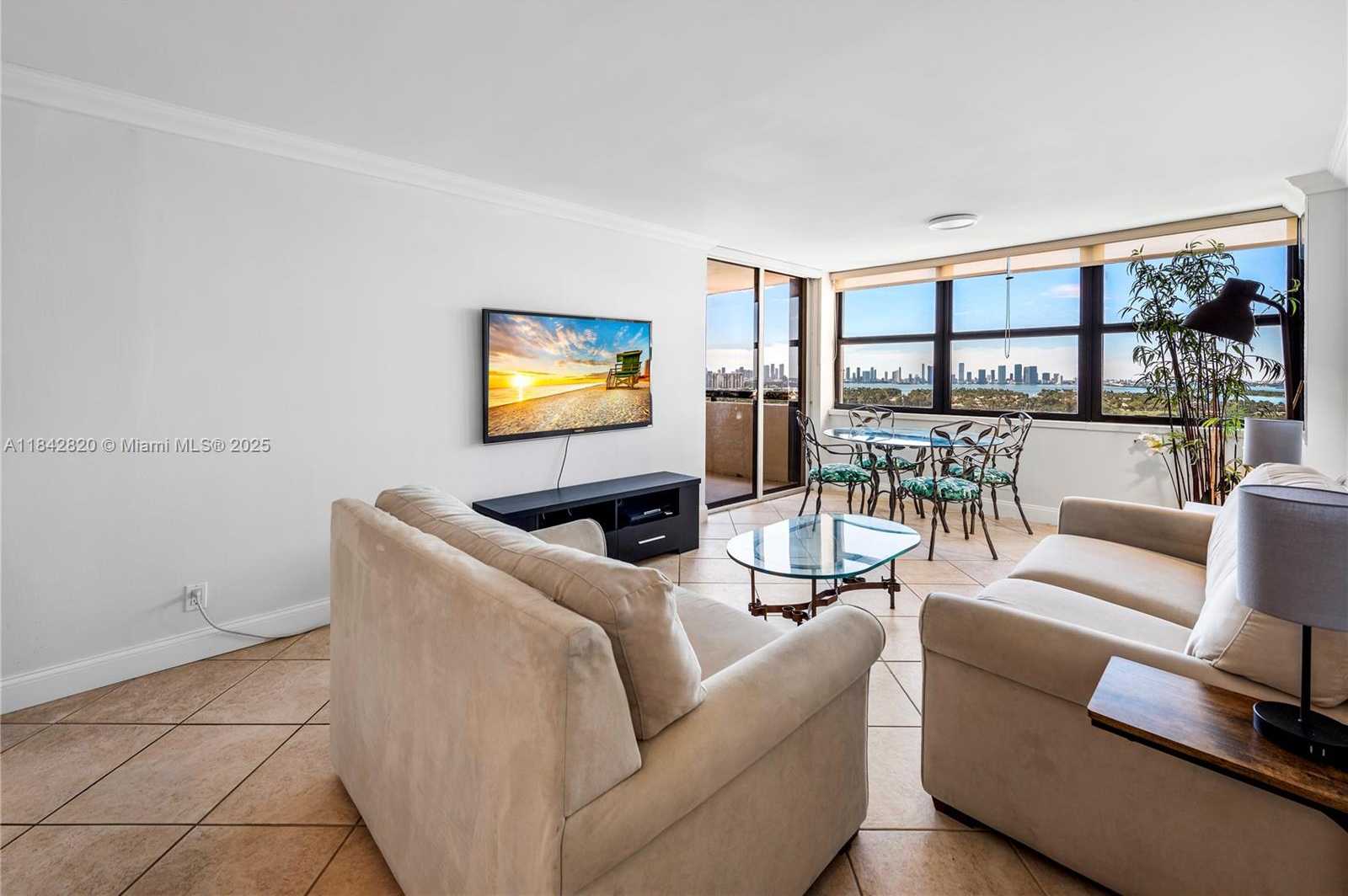 Small Image of 2555 COLLINS AVE #2306, Miami Beach Number 8