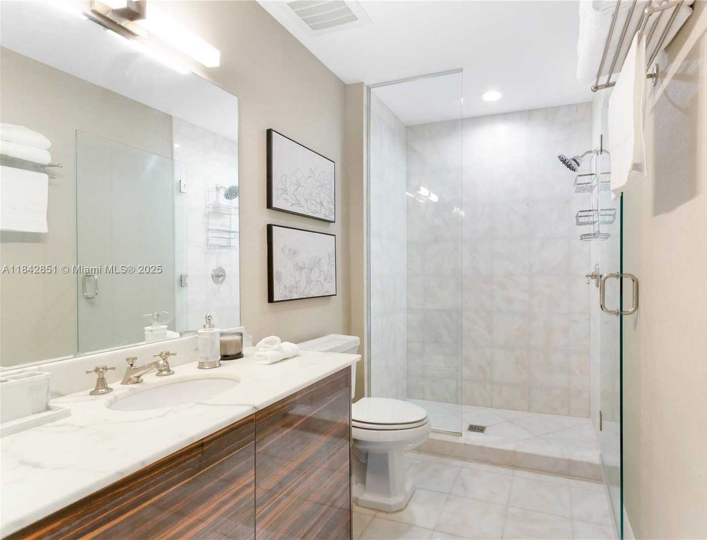 Small Image of 50 SOUTH POINTE DR #609, Miami Beach Number 16