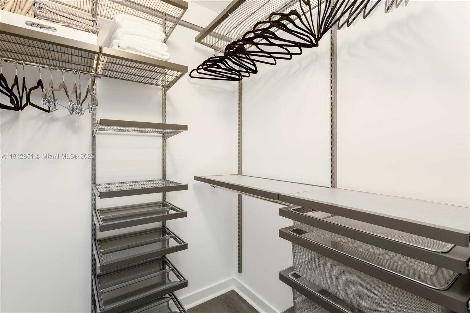 Small Image of 50 SOUTH POINTE DR #609, Miami Beach Number 17