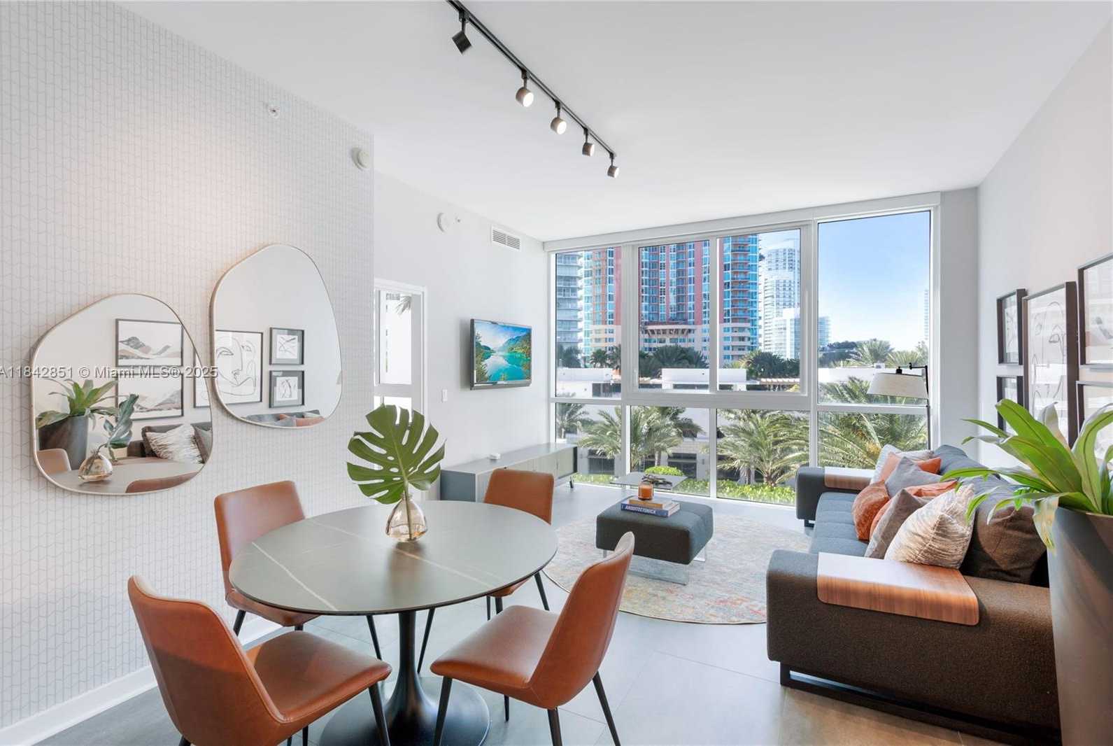 Small Image of 50 SOUTH POINTE DR #609, Miami Beach Number 2