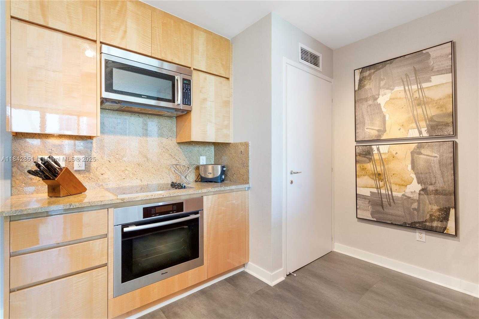 Small Image of 50 SOUTH POINTE DR #609, Miami Beach Number 5