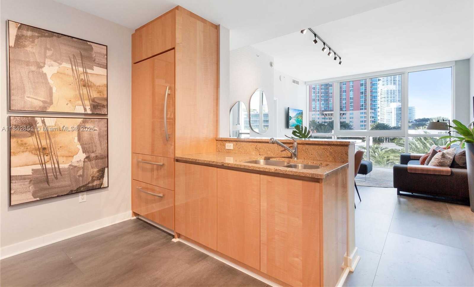 Small Image of 50 SOUTH POINTE DR #609, Miami Beach Number 6