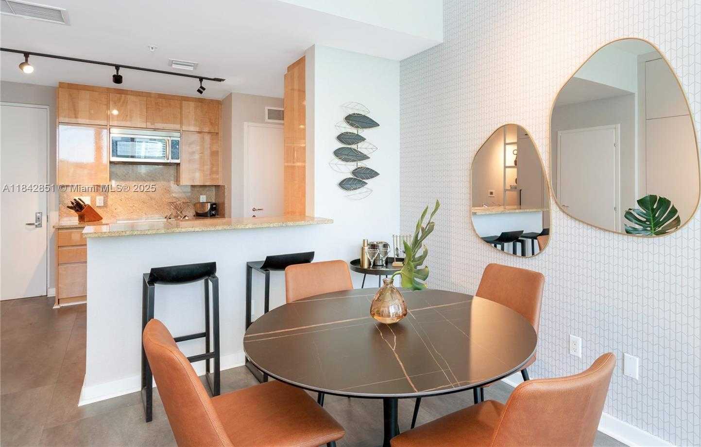 Small Image of 50 SOUTH POINTE DR #609, Miami Beach Number 9