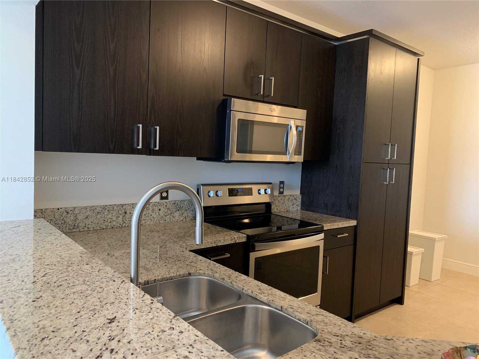 Small Image of 10730 NORTH WEST 66TH ST #305, Doral Number 3