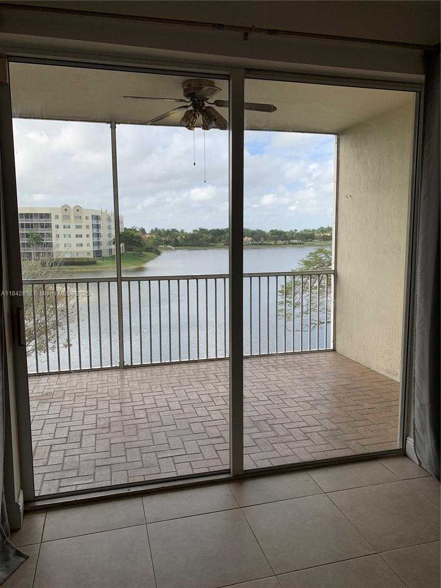 Small Image of 10730 NORTH WEST 66TH ST #305, Doral Number 6