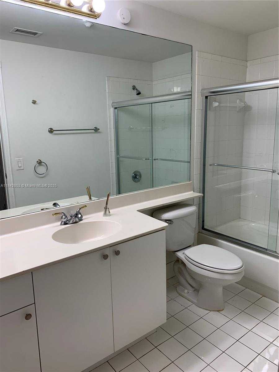 Small Image of 10730 NORTH WEST 66TH ST #305, Doral Number 8