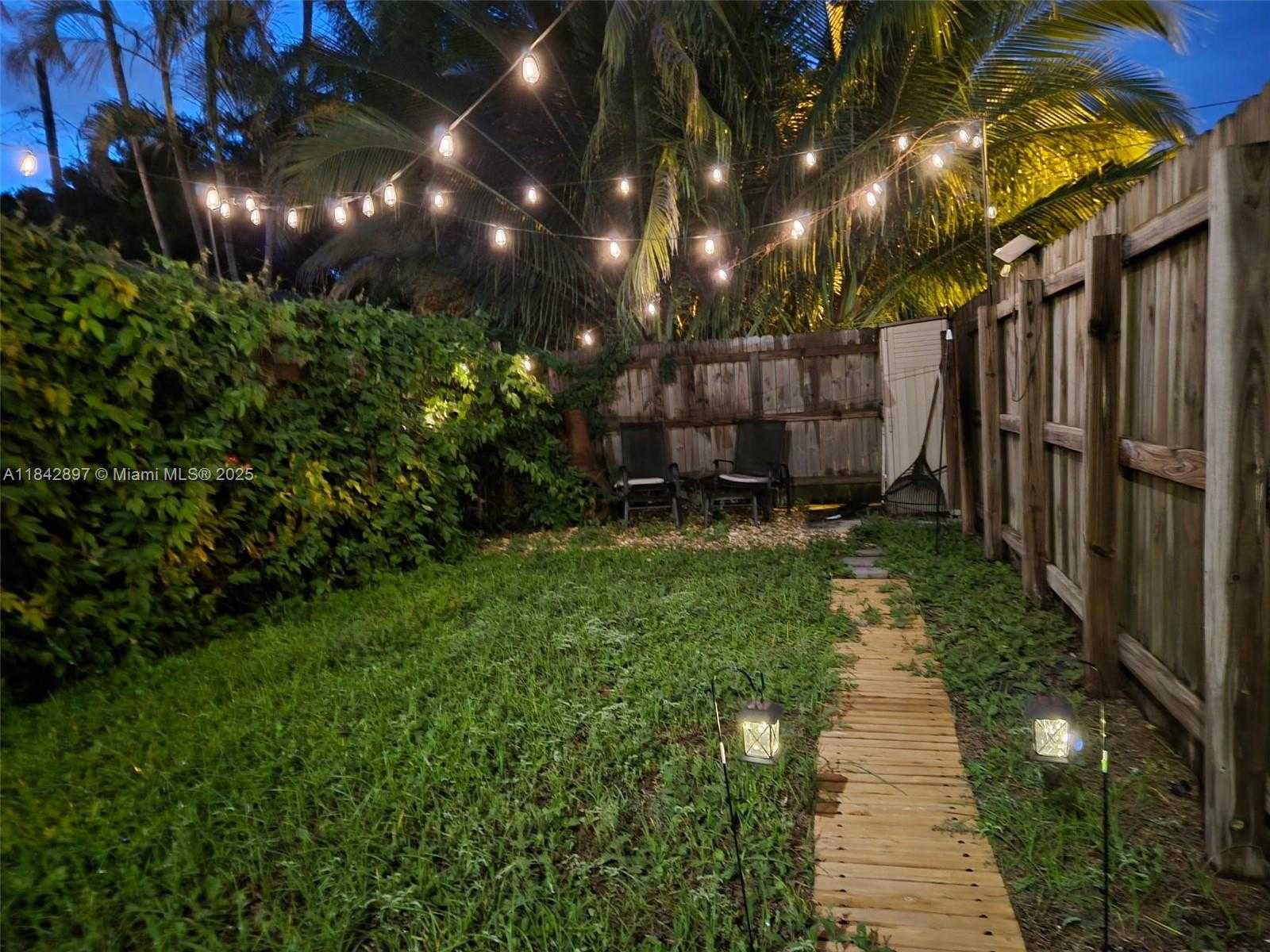 Small Image of 2235 COOLIDGE #2, Hollywood Number 14