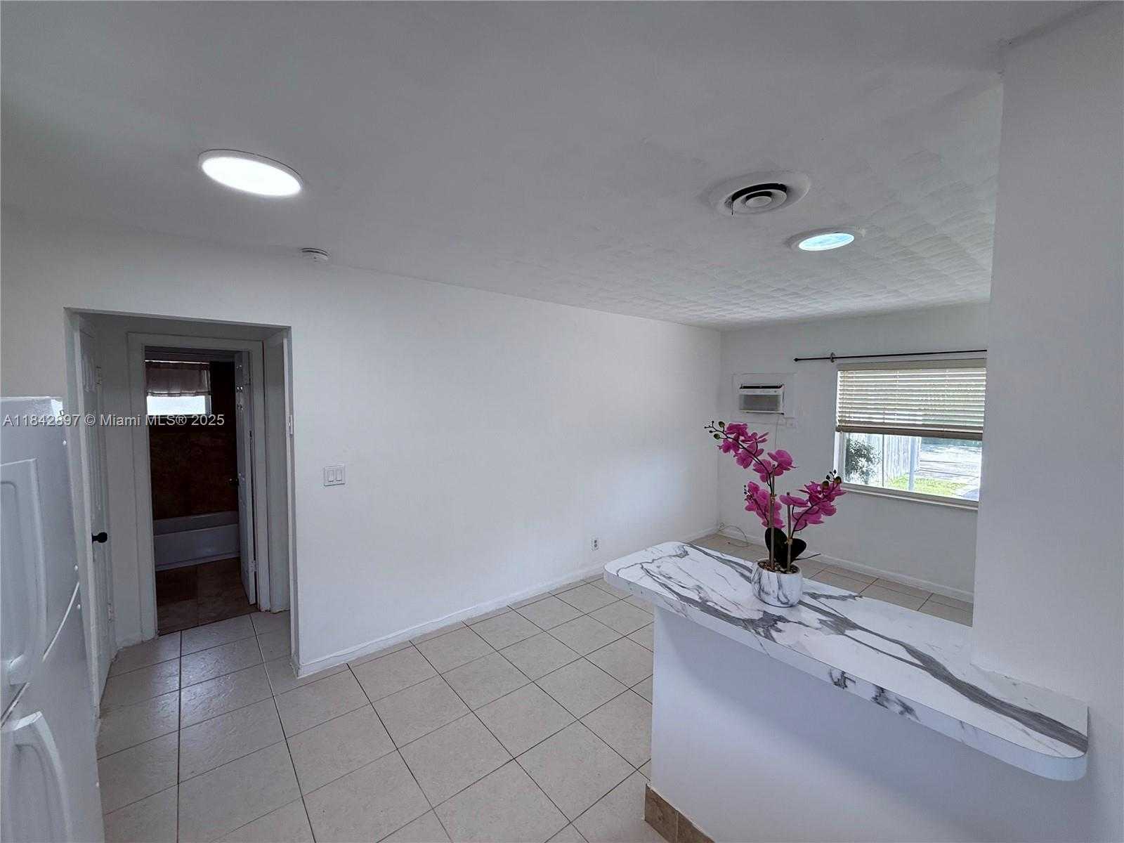 Small Image of 2235 COOLIDGE #2, Hollywood Number 3