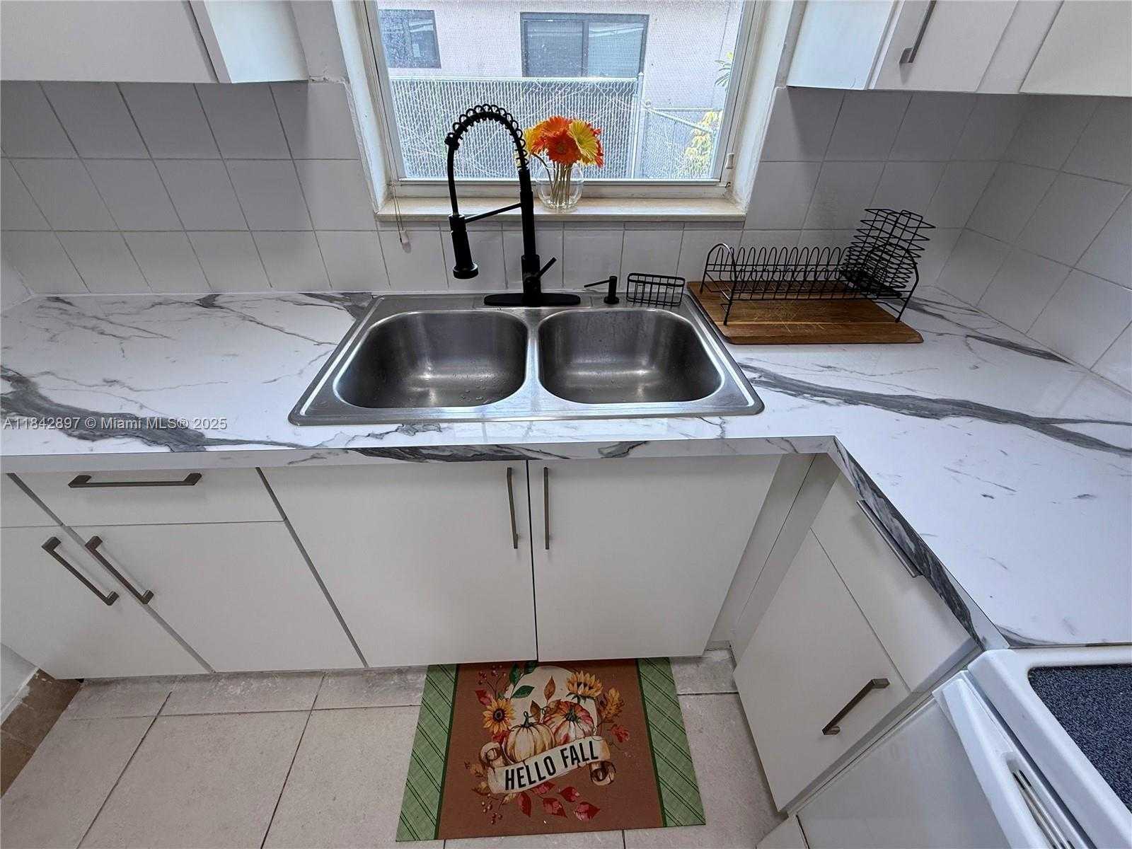 Small Image of 2235 COOLIDGE #2, Hollywood Number 6