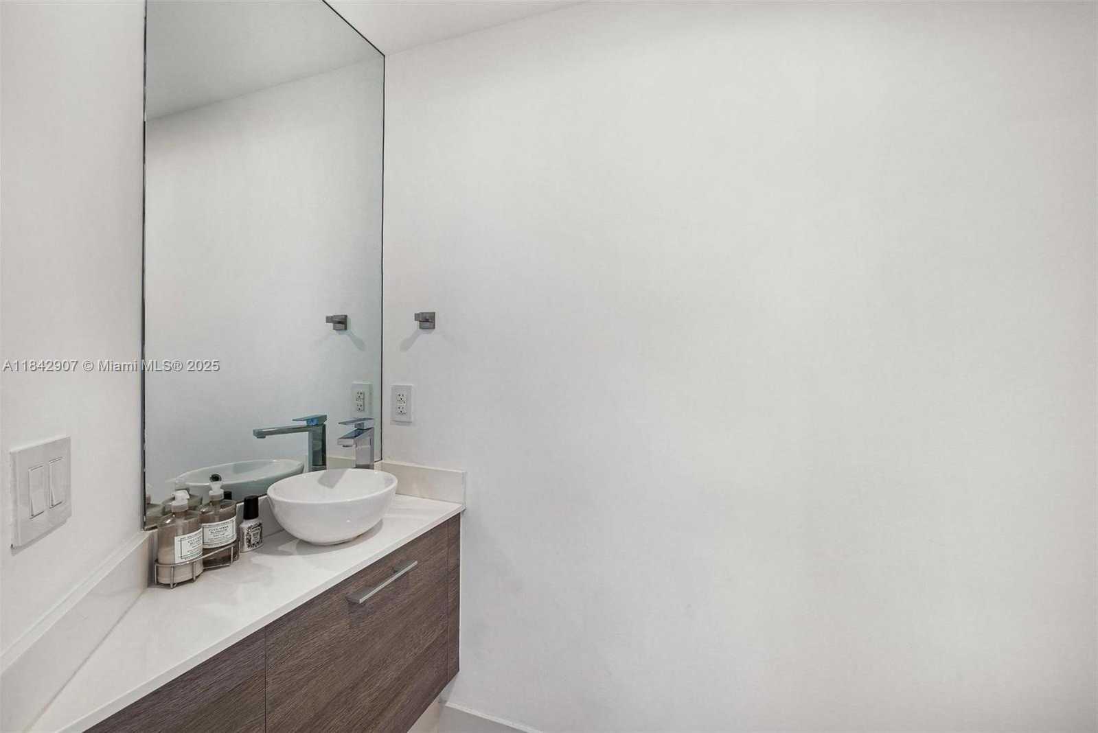 Small Image of 650 NORTH EAST 32ND ST #2101, Miami Number 40