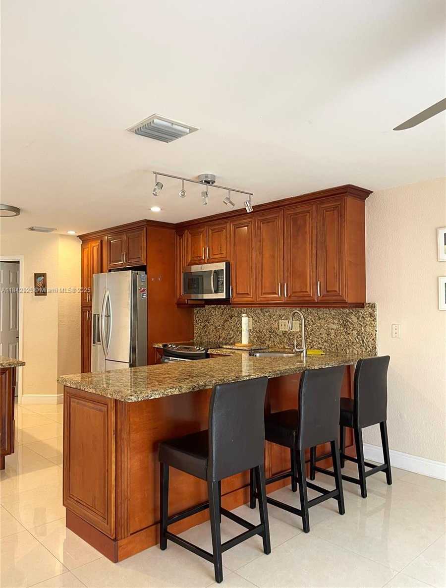 Small Image of 10290 SOUTH WEST 139TH CT, Miami Number 11