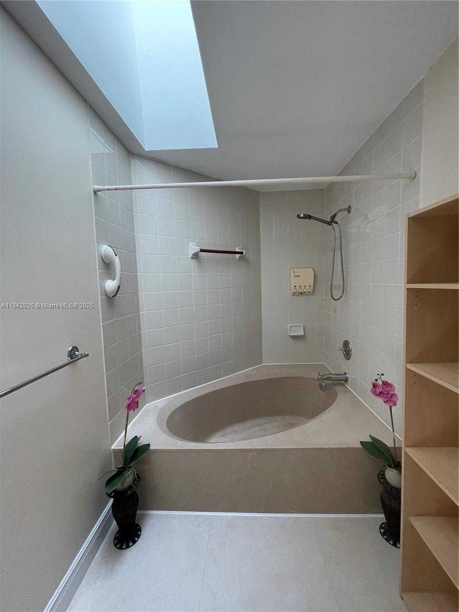 Small Image of 10290 SOUTH WEST 139TH CT, Miami Number 21
