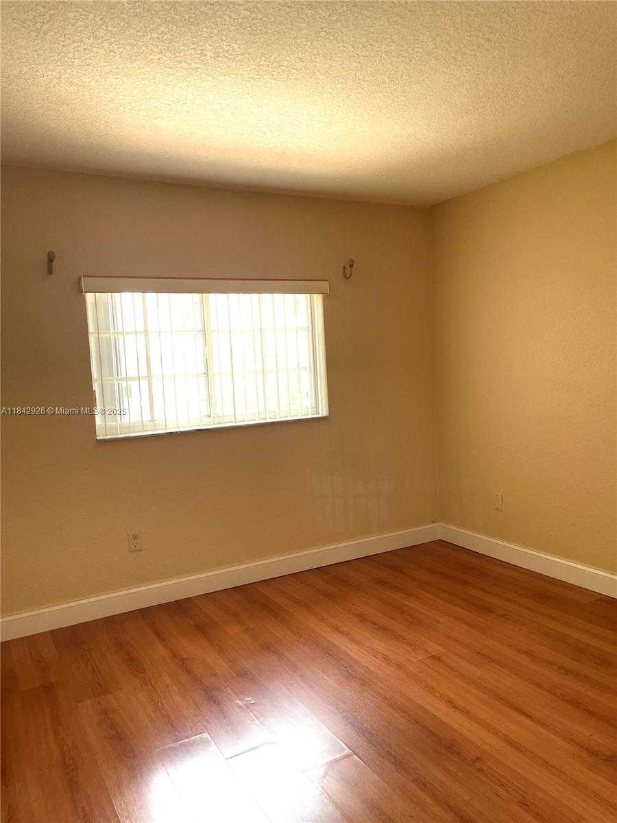 Small Image of 10290 SOUTH WEST 139TH CT, Miami Number 25