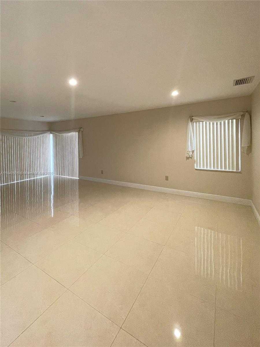 Small Image of 10290 SOUTH WEST 139TH CT, Miami Number 6