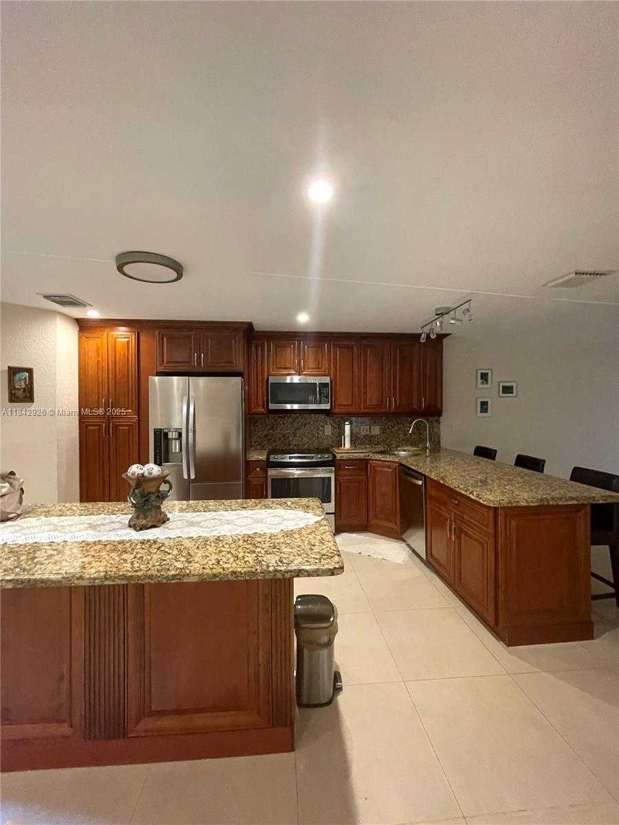 Small Image of 10290 SOUTH WEST 139TH CT, Miami Number 7