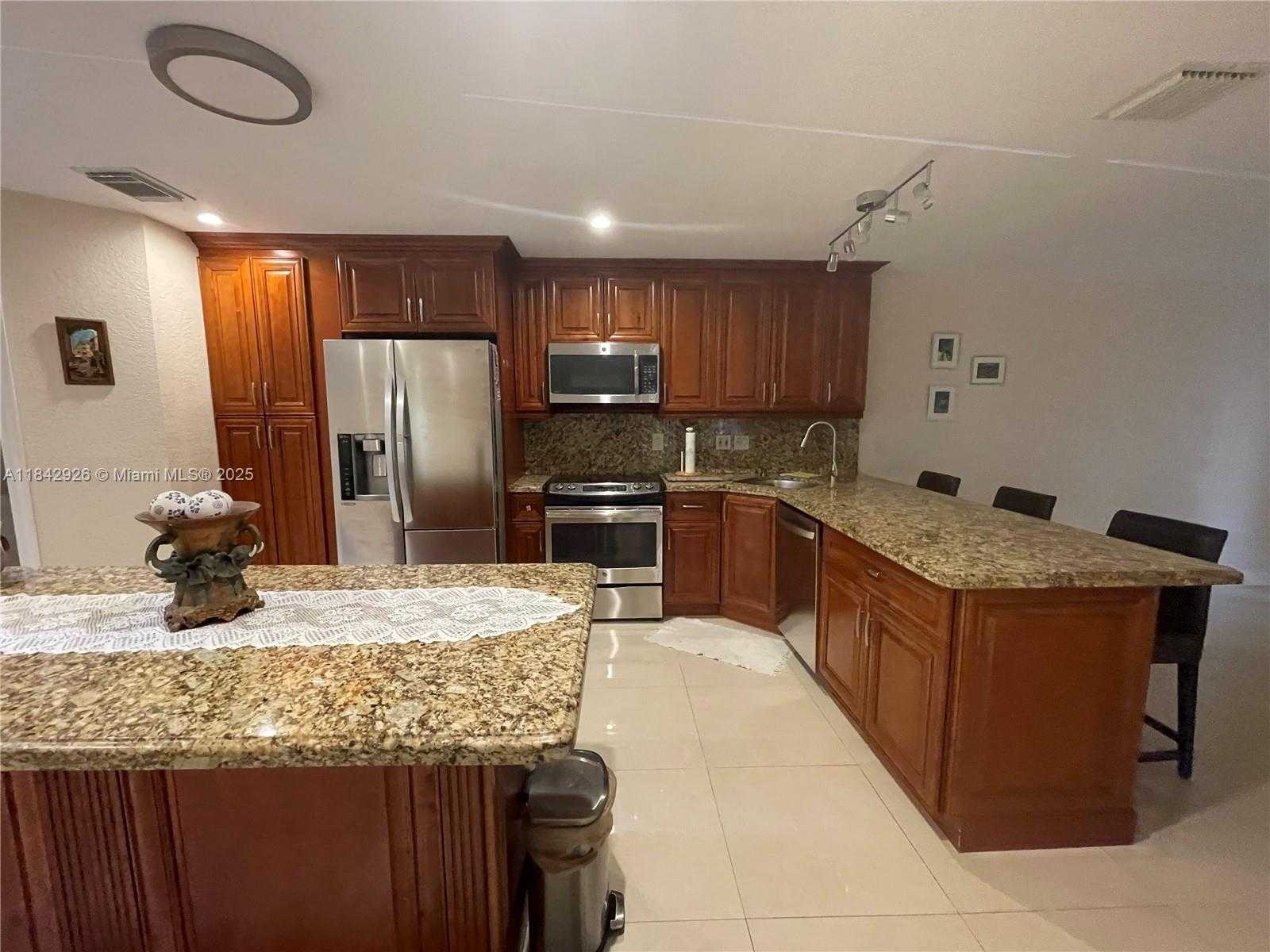 Small Image of 10290 SOUTH WEST 139TH CT, Miami Number 8