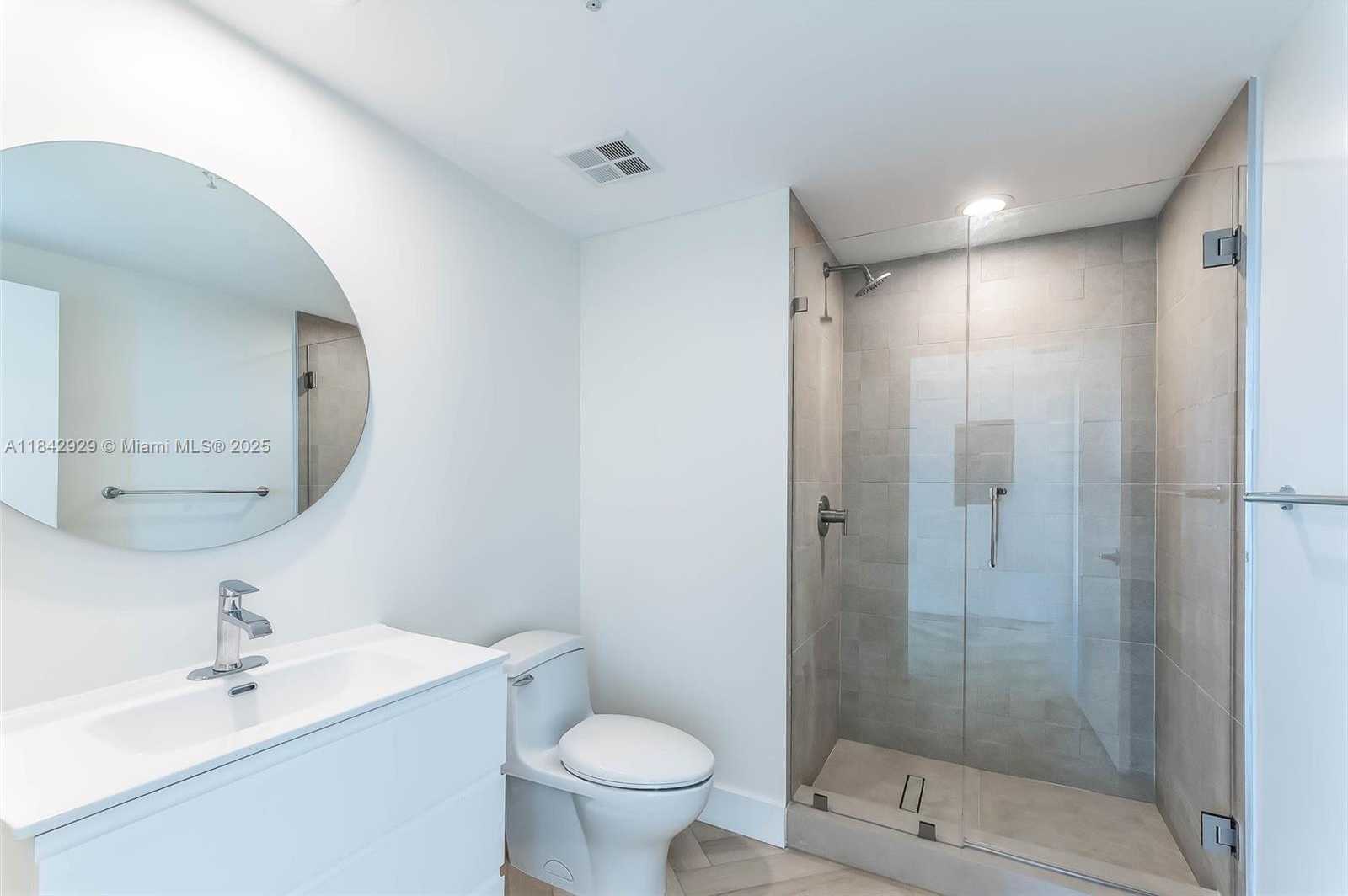 Small Image of 335 SOUTH BISCAYNE BLVD #1012, Miami Number 7