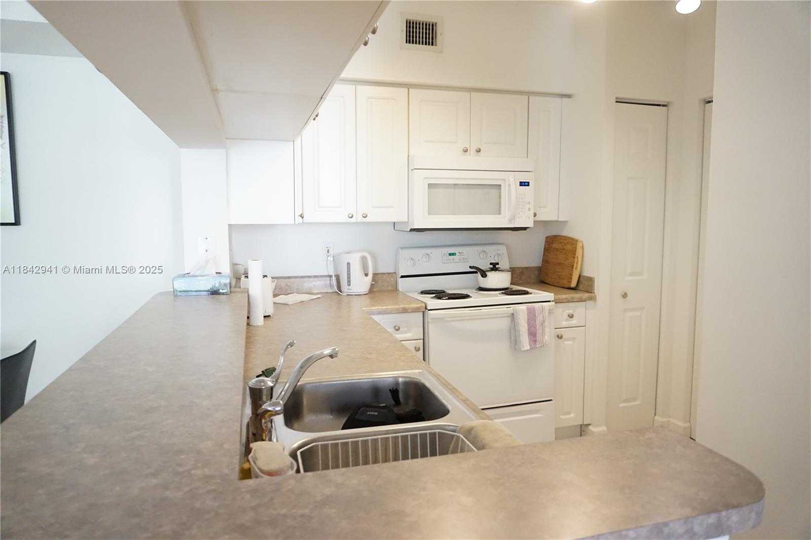 Small Image of 17100 NORTH BAY RD #1510, Sunny Isles Beach Number 11