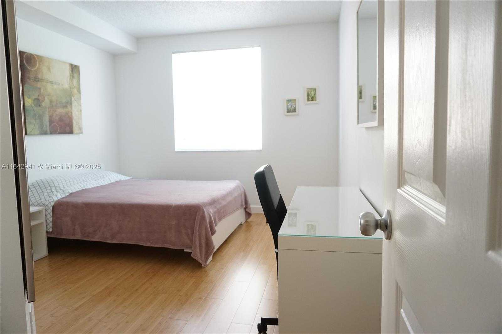 Small Image of 17100 NORTH BAY RD #1510, Sunny Isles Beach Number 12
