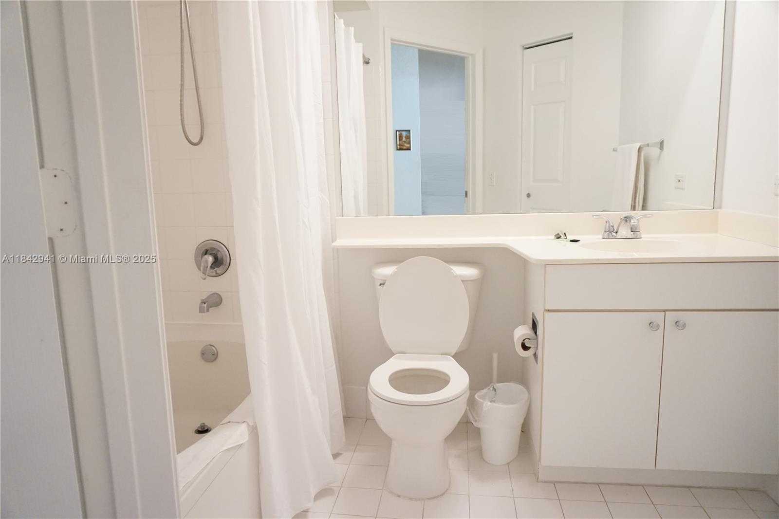 Small Image of 17100 NORTH BAY RD #1510, Sunny Isles Beach Number 13