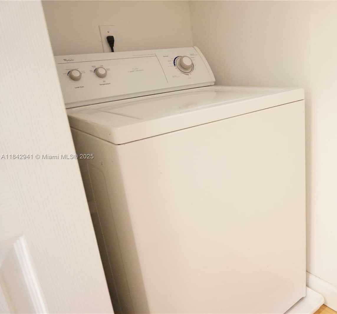 Small Image of 17100 NORTH BAY RD #1510, Sunny Isles Beach Number 19