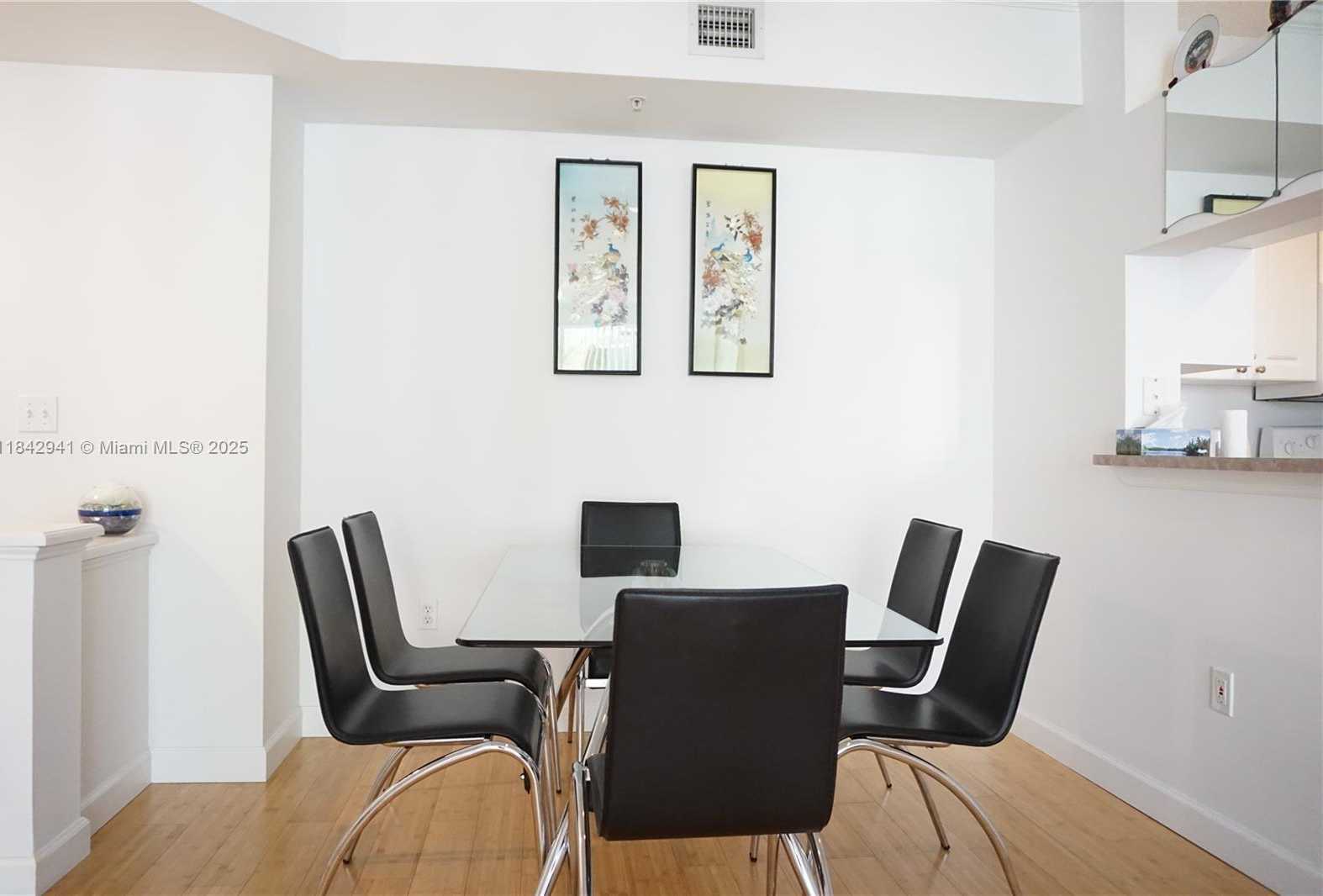 Small Image of 17100 NORTH BAY RD #1510, Sunny Isles Beach Number 4
