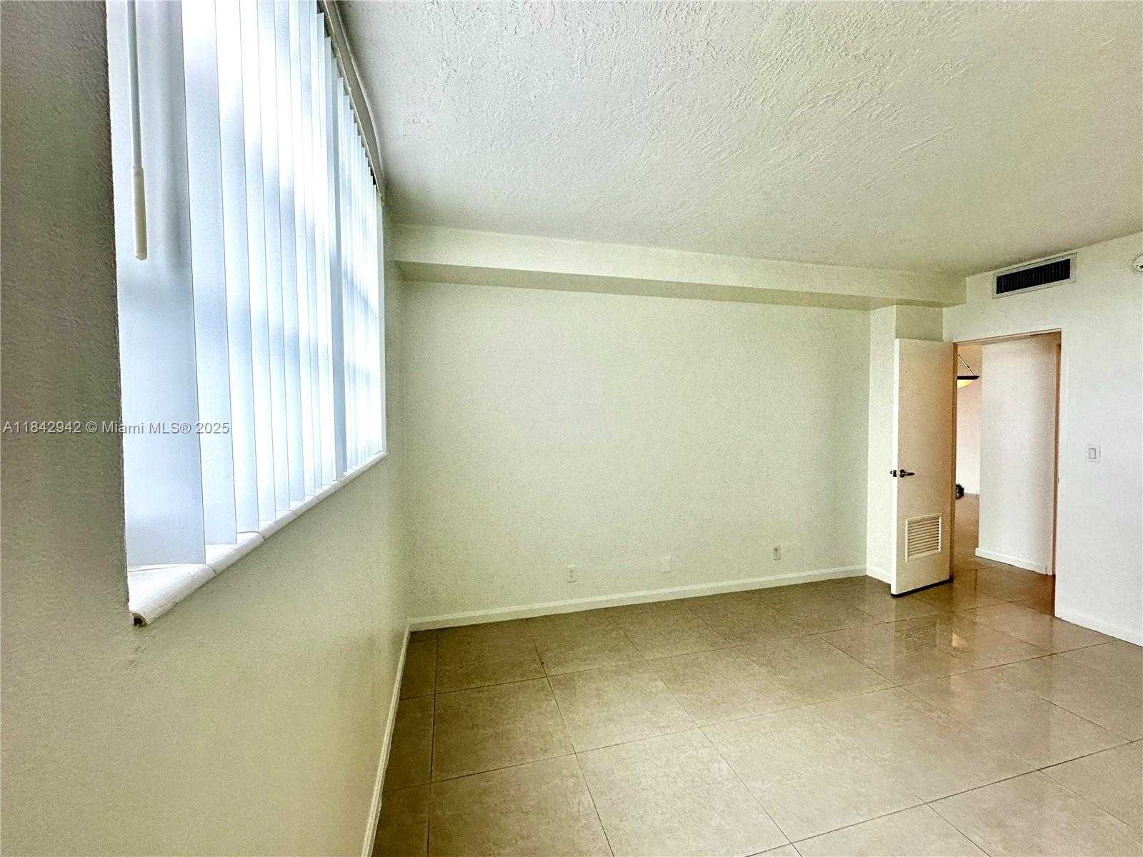 Small Image of 3000 SOUTH OCEAN DR #1208, Hollywood Number 17