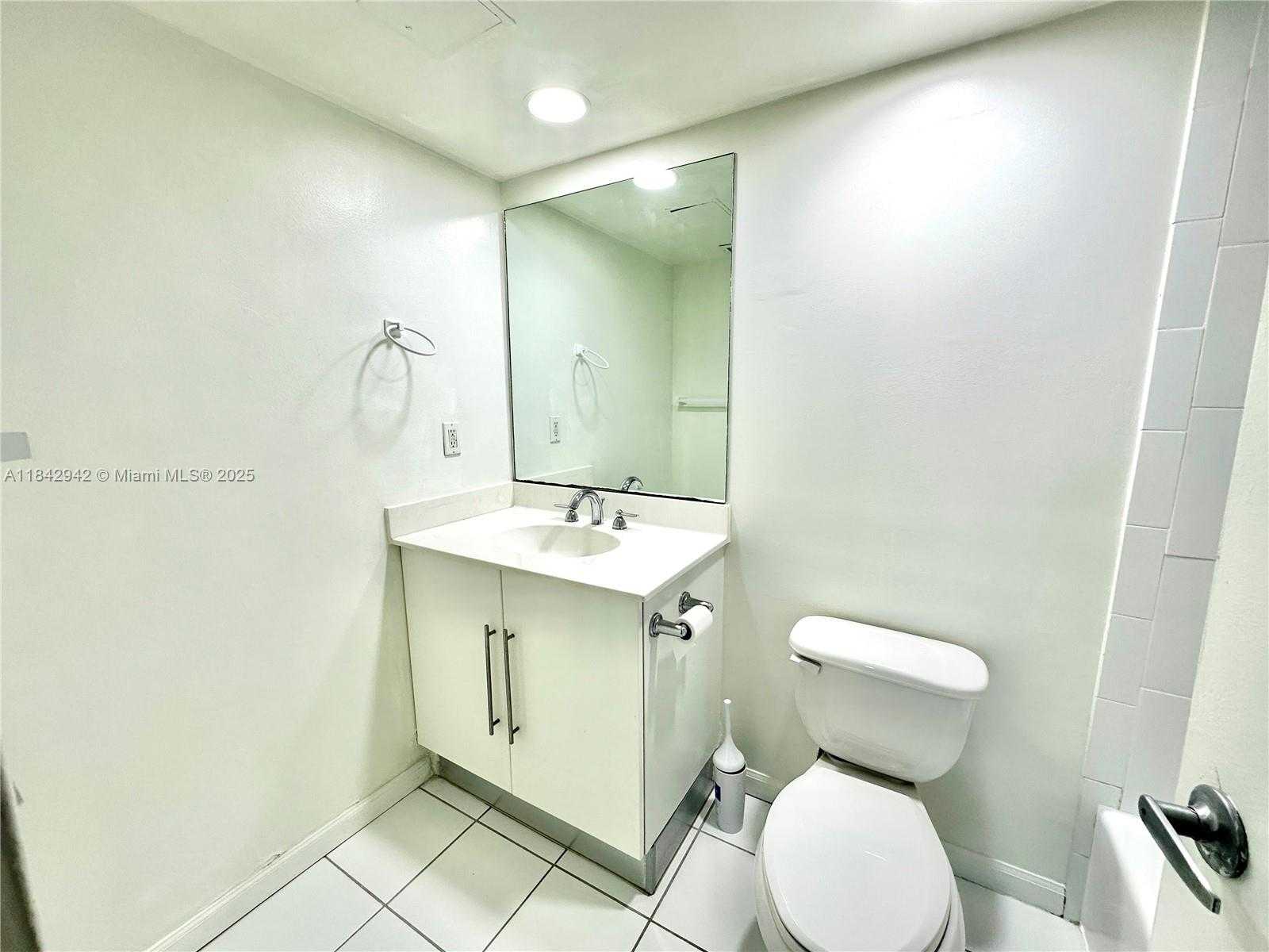 Small Image of 3000 SOUTH OCEAN DR #1208, Hollywood Number 19