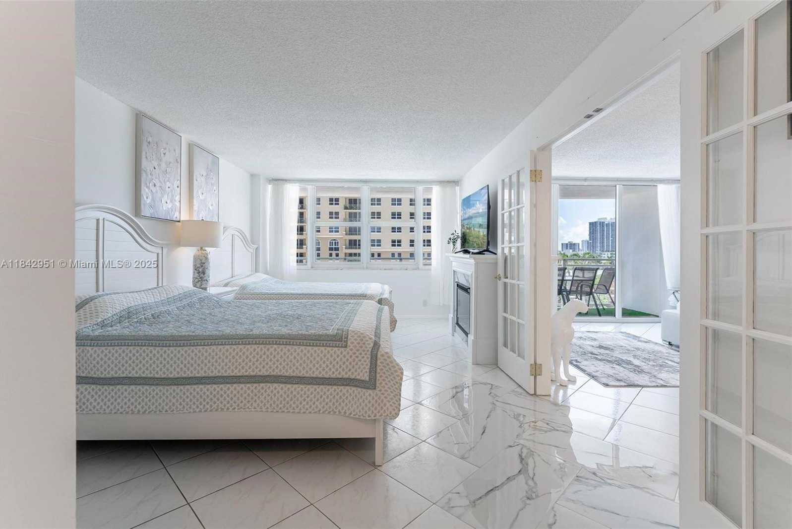 Small Image of Hallandale Beach Number 10