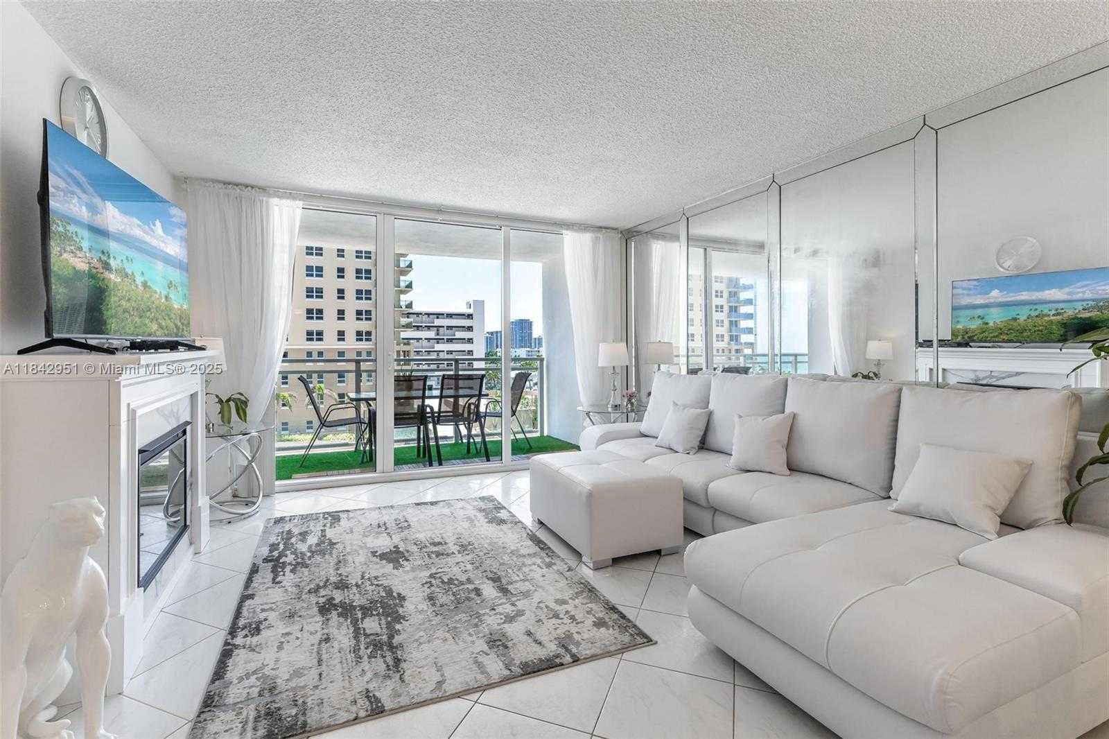 Small Image of Hallandale Beach Number 4