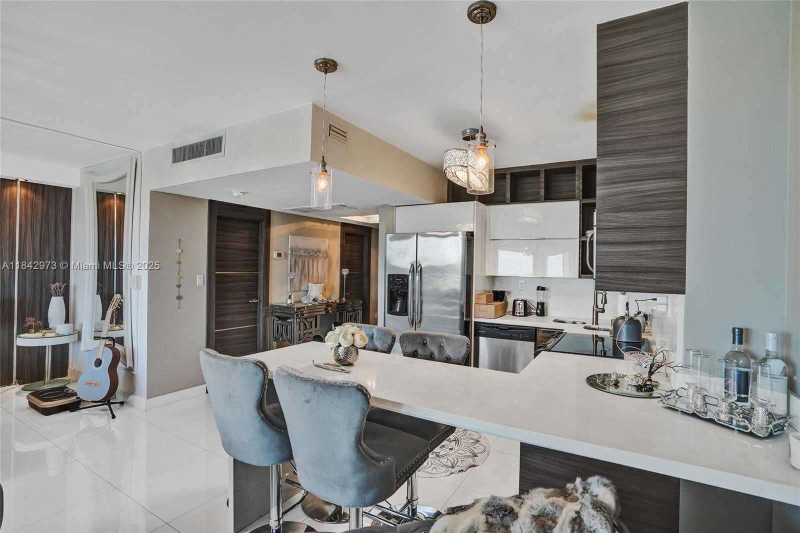 Small Image of 5401 COLLINS AVE #424, Miami Beach Number 13