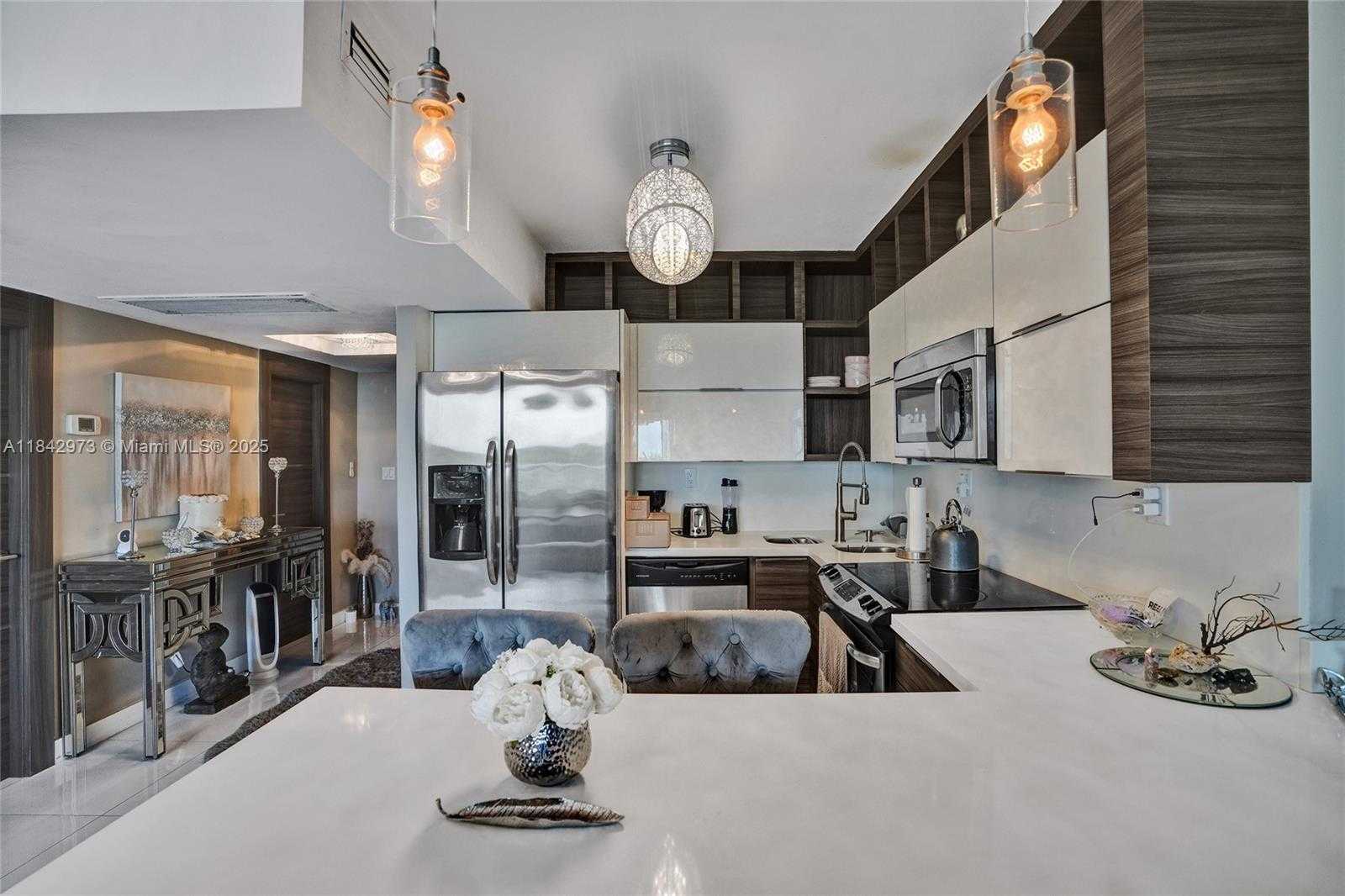 Small Image of 5401 COLLINS AVE #424, Miami Beach Number 14