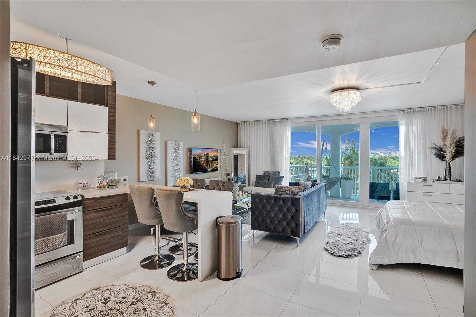 Small Image of 5401 COLLINS AVE #424, Miami Beach Number 16