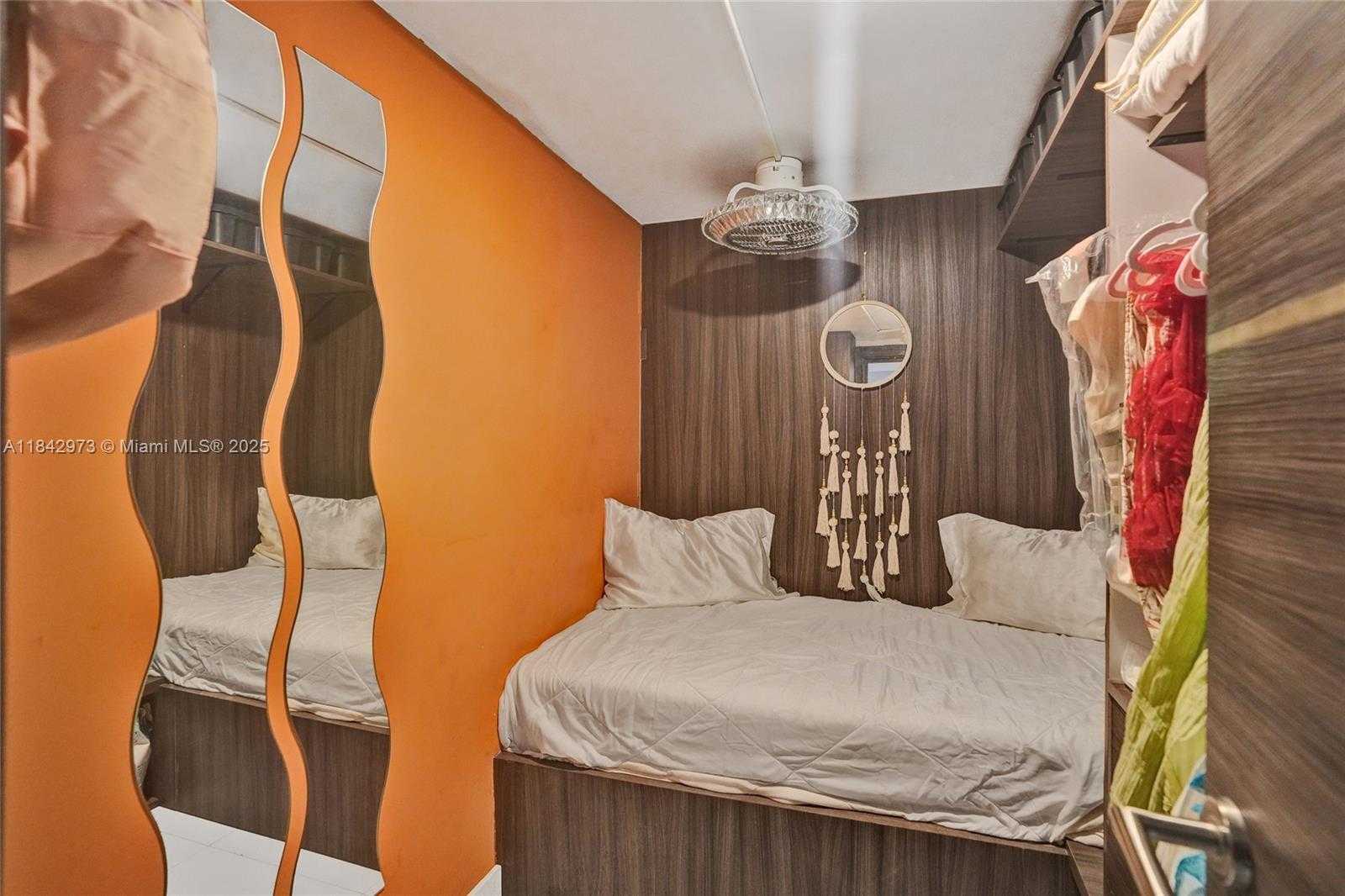 Small Image of 5401 COLLINS AVE #424, Miami Beach Number 20