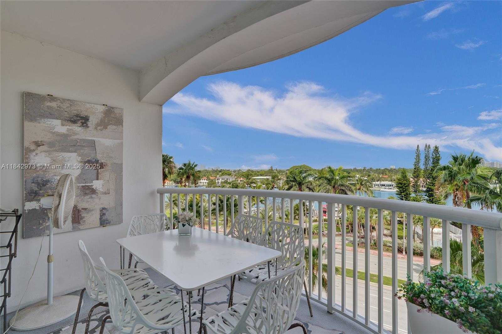 Small Image of 5401 COLLINS AVE #424, Miami Beach Number 22