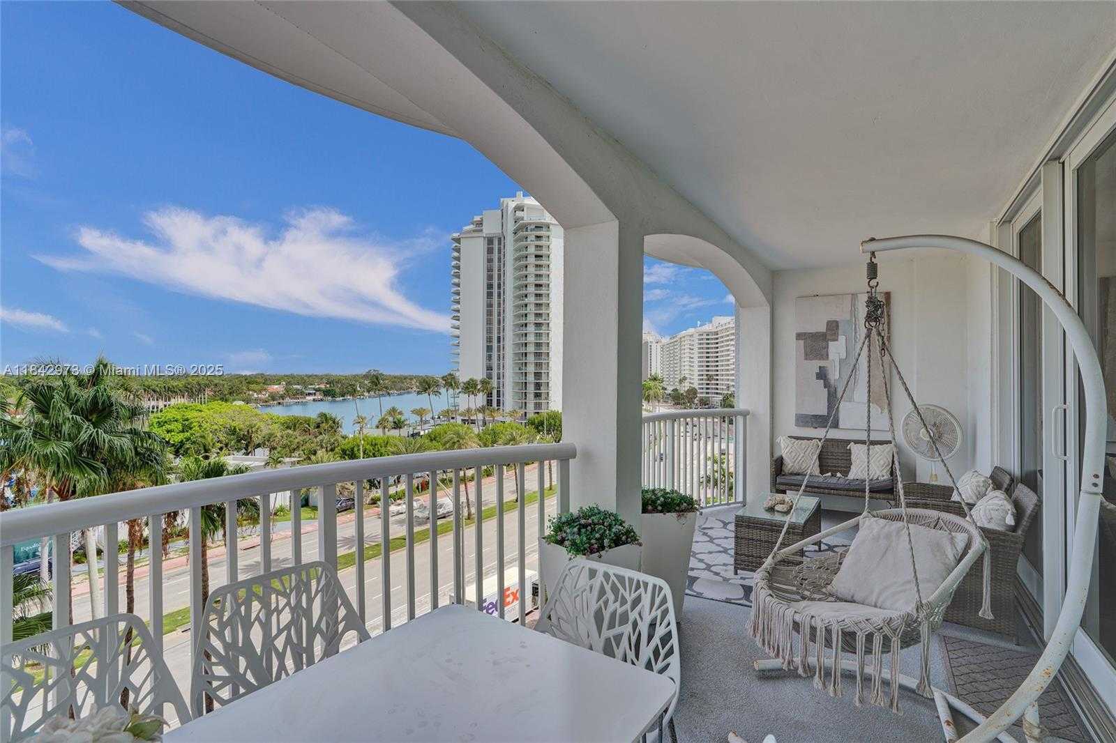 Small Image of 5401 COLLINS AVE #424, Miami Beach Number 23