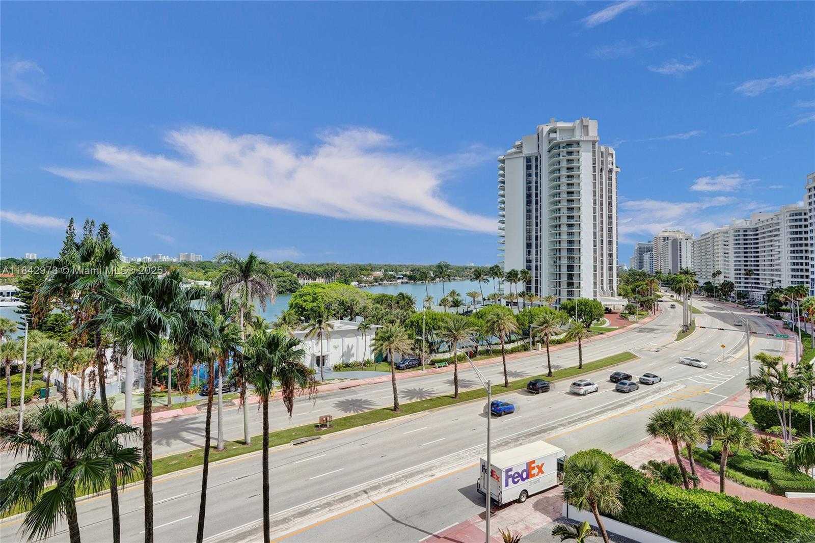 Small Image of 5401 COLLINS AVE #424, Miami Beach Number 3
