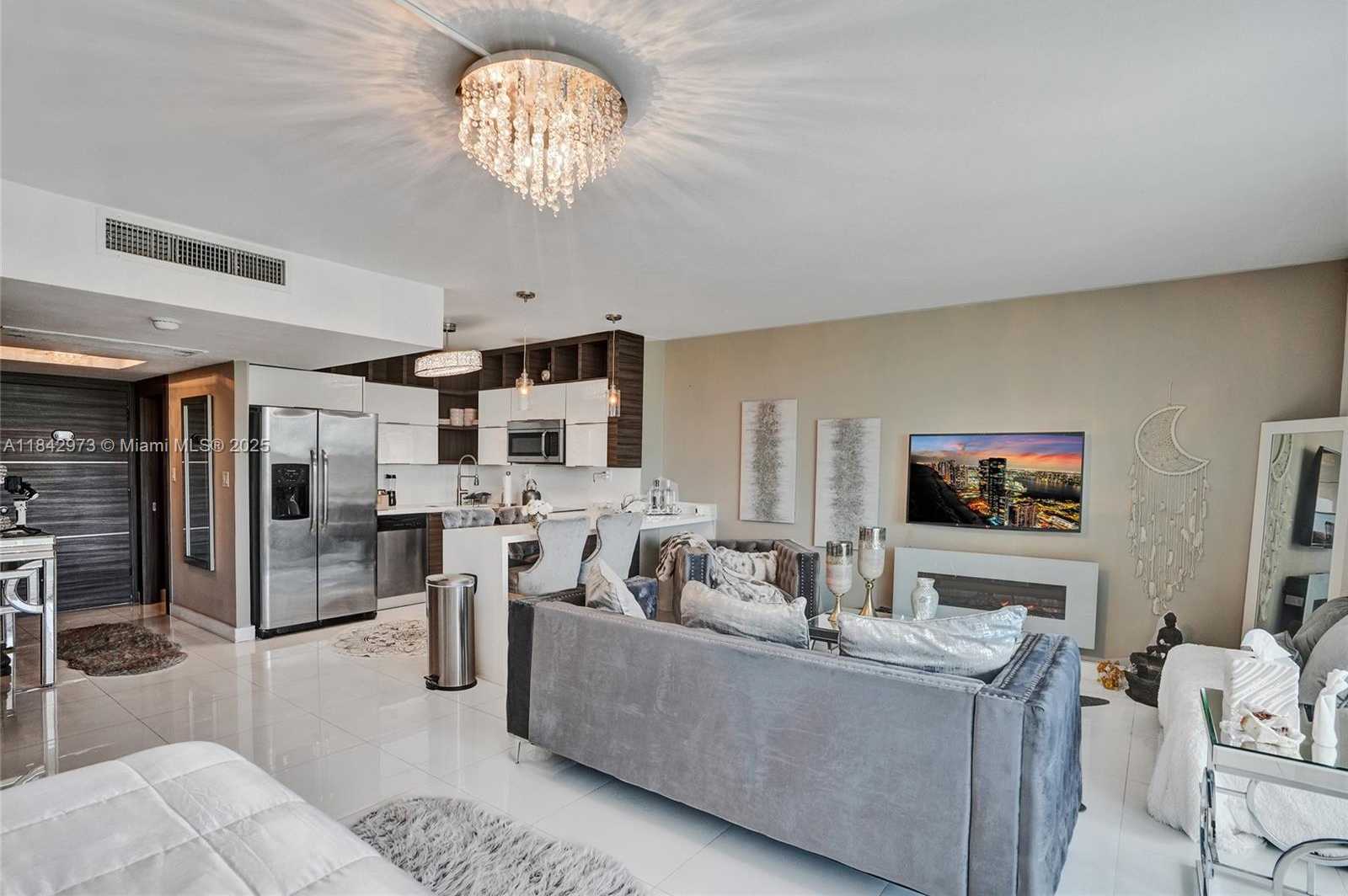 Small Image of 5401 COLLINS AVE #424, Miami Beach Number 5
