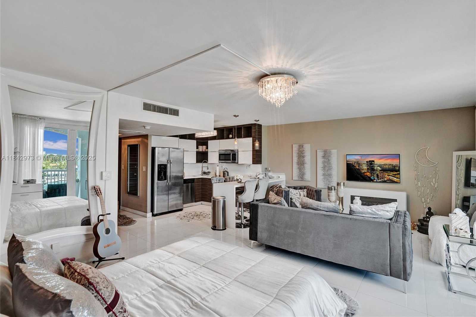 Small Image of 5401 COLLINS AVE #424, Miami Beach Number 7