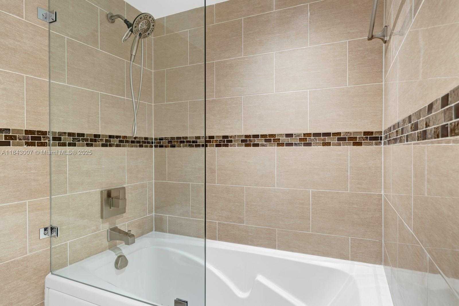 Small Image of 6770 INDIAN CREEK DR #7O, Miami Beach Number 12