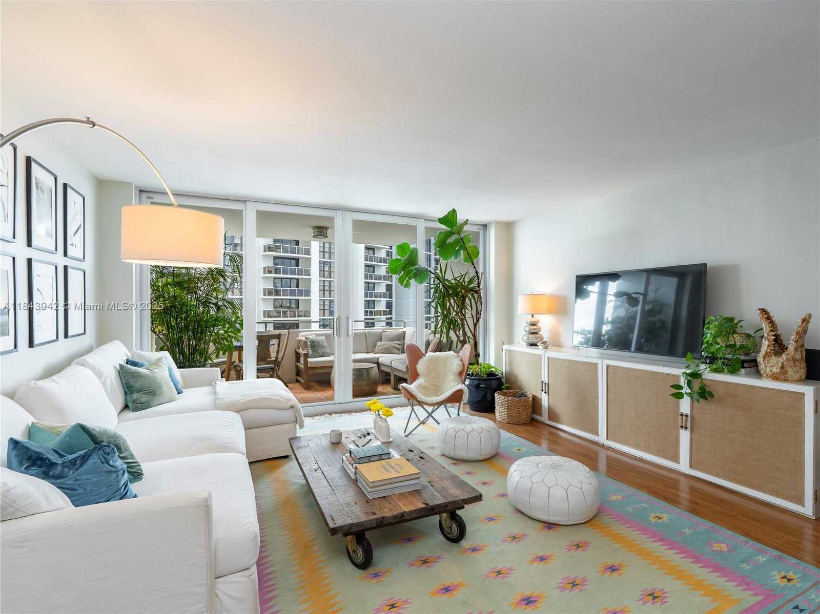 Small Image of 11 ISLAND AVE #1007, Miami Beach Number 3