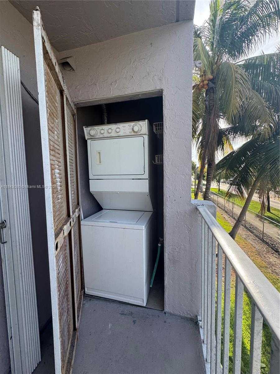Small Image of 2740 WEST 76TH ST #202, Hialeah Number 17