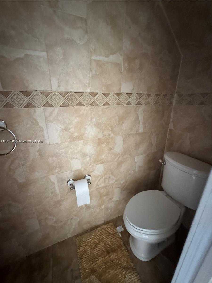 Small Image of 2740 WEST 76TH ST #202, Hialeah Number 4