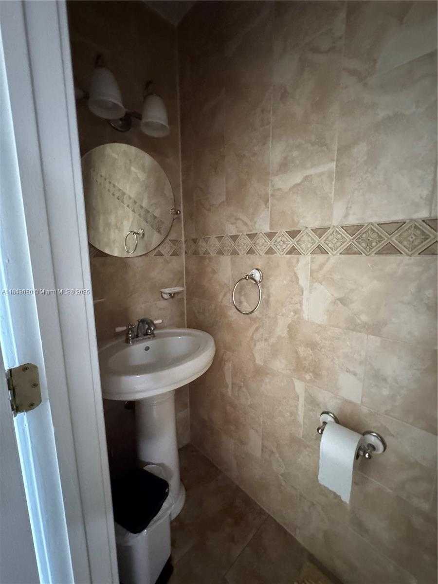 Small Image of 2740 WEST 76TH ST #202, Hialeah Number 5