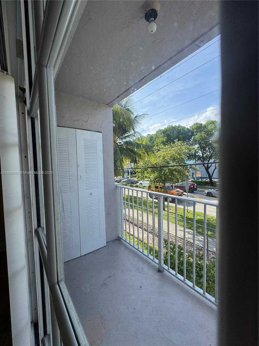 Small Image of 2740 WEST 76TH ST #202, Hialeah Number 6